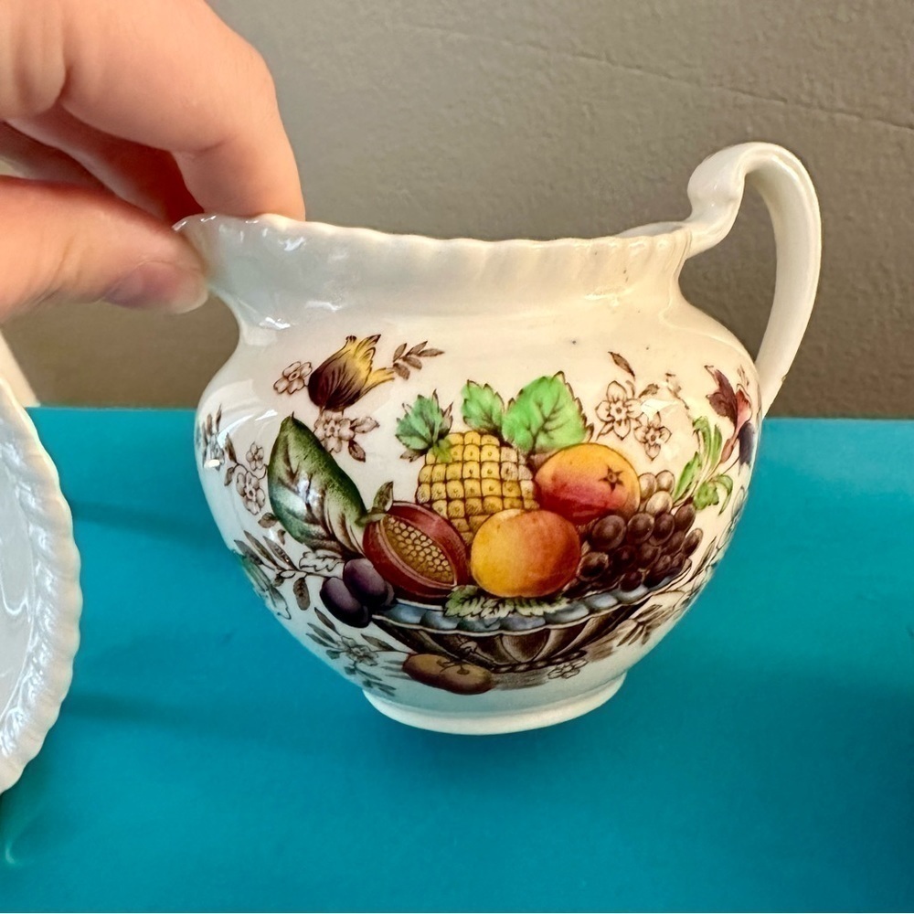 Johnson Bros English Windsor Ware Pomona Set of 4 Tea Cups & Saucers w/ Creamer - Picture 6 of 7